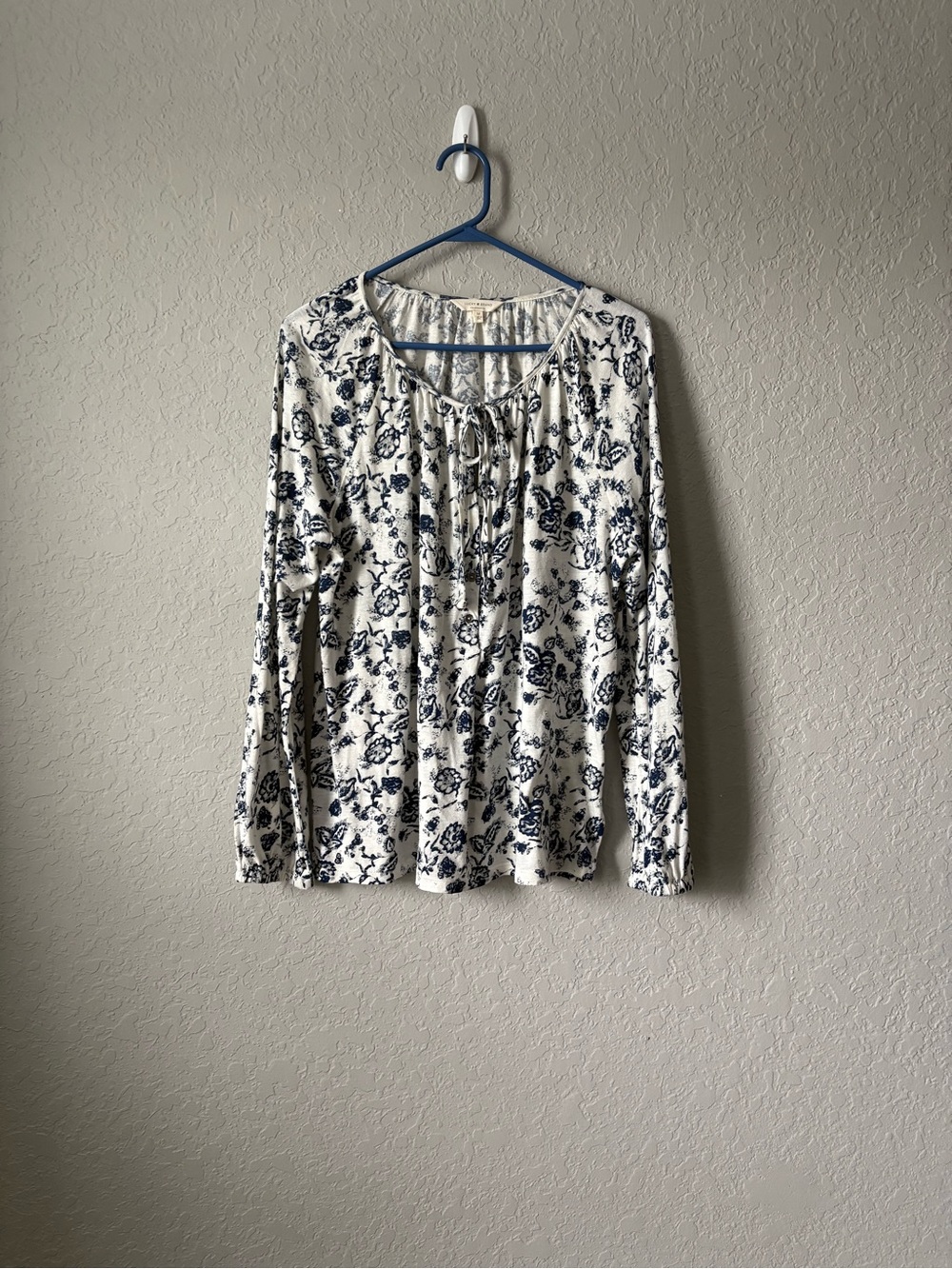 Lucky Brand Women’s Cream and Navy Floral Long-Sleeve Peasant Top